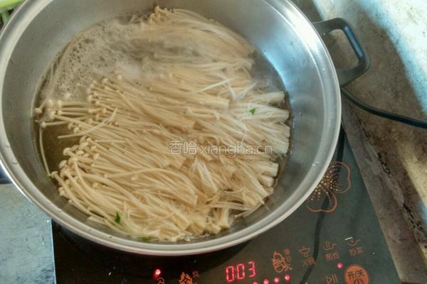 蒜苗拌金针菇的做法图解3