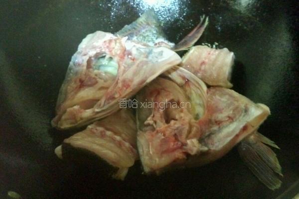 豆腐烧鲢鱼的做法图解4