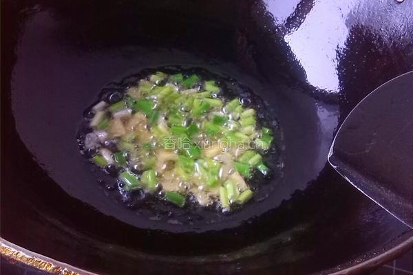 白菜炒木耳的做法图解4