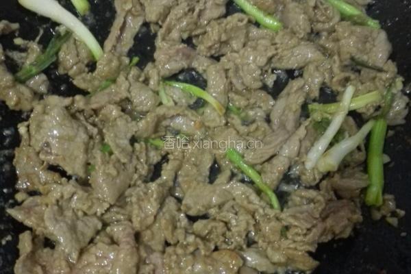 嫩滑牛肉炒青椒的做法图解3