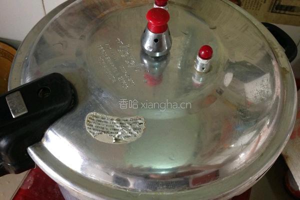 猪脚汤的做法图解7
