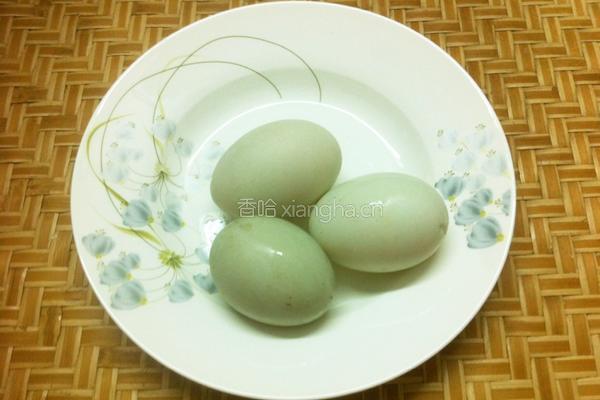 快速腌咸鸭蛋的做法图解1