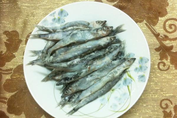 酥炸小鱼的做法图解2
