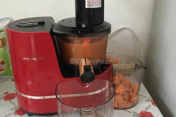 胡萝卜苹果汁的做法图解3