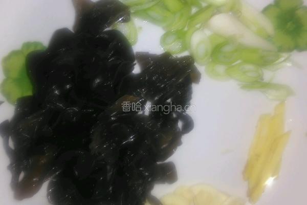 剁椒丝瓜炒蛋的做法图解2