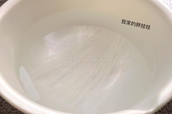 菠菜粉丝汤的做法图解1