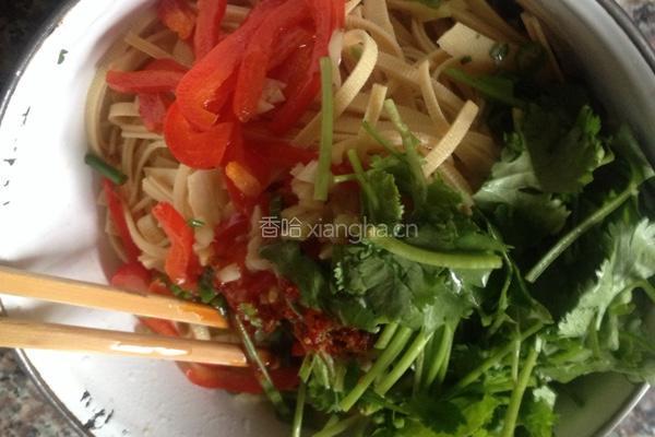 炝拌干豆腐丝的做法图解4