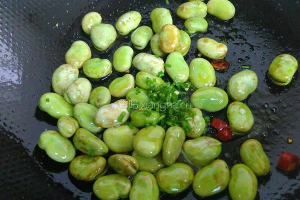 葱炒蚕豆的做法图解4
