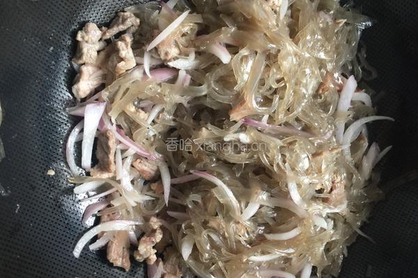 洋葱肉丝炒地瓜粉丝的做法图解5