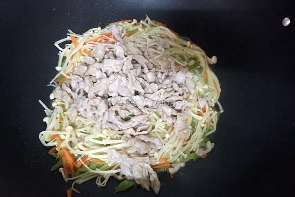 金针菇炒肉丝的做法图解6