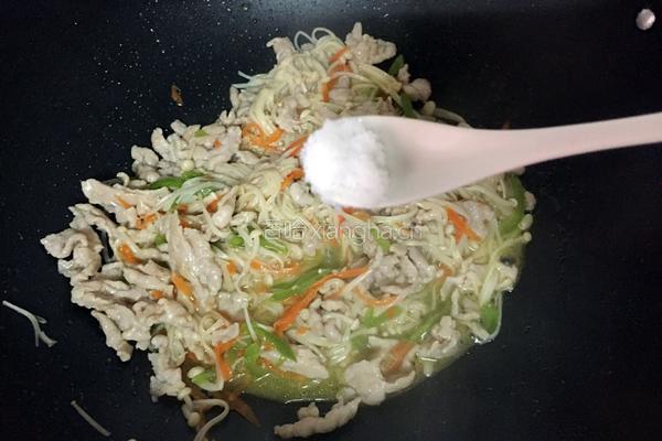 金针菇炒肉丝的做法图解7