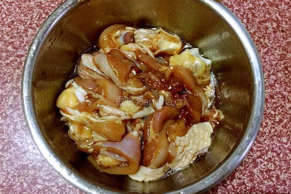 香菇蒸鸡腿肉的做法图解3