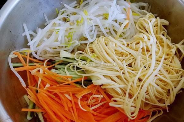 豆芽拌三丝的做法图解6