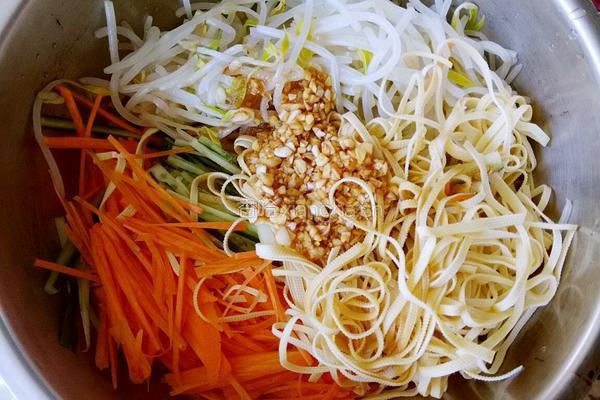 豆芽拌三丝的做法图解7