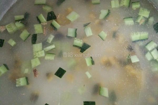 皮蛋黄瓜粥的做法图解4
