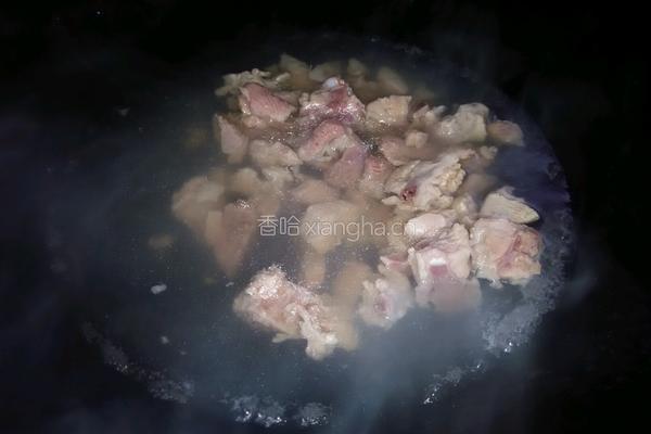 菠萝酸甜排骨的做法图解1
