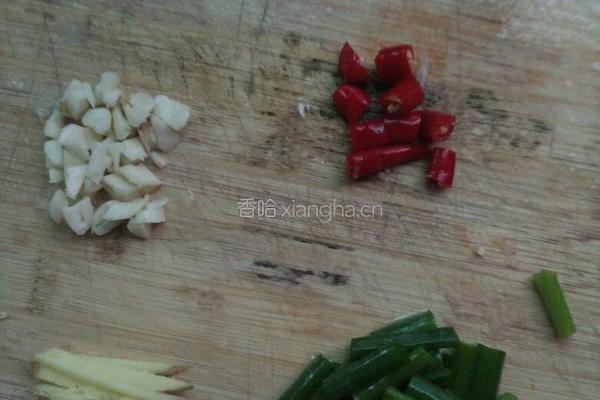 芹菜炒豆芽的做法图解1