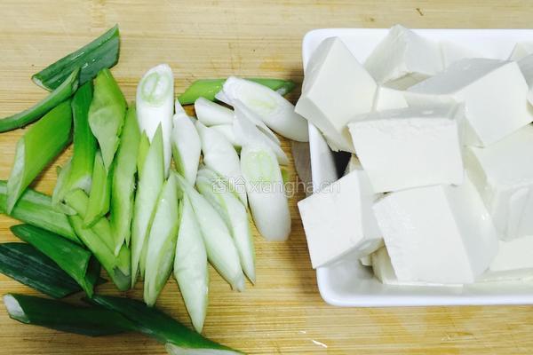 大葱炒豆腐的做法图解2