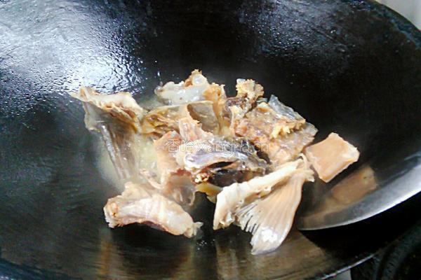 咸鱼茄子煲的做法图解7