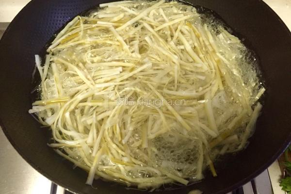 瘦肉炒竹笋的做法图解3