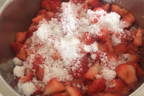 自制草莓酱的做法图解1