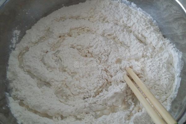 韭菜鸡蛋馅麦穗包子的做法图解2