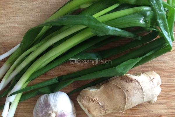 葱爆海参的做法图解2