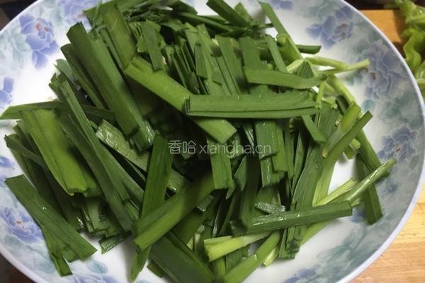 韭菜炒绿豆芽的做法图解4
