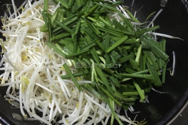 韭菜炒绿豆芽的做法图解7
