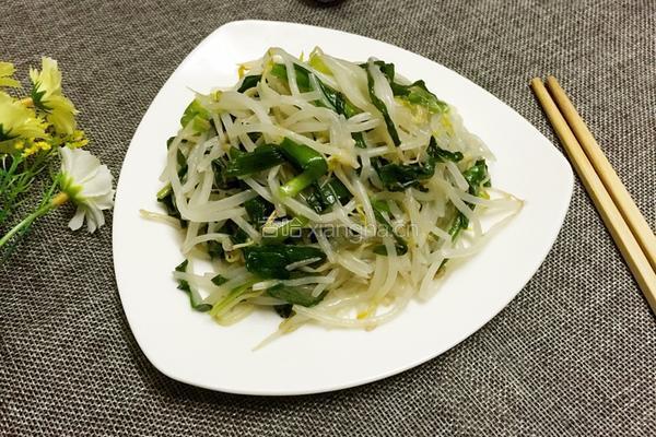 韭菜炒绿豆芽的做法图解10