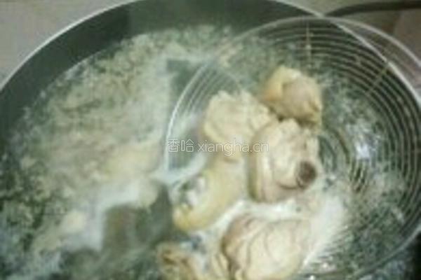 香菇炖鸡腿的做法图解3