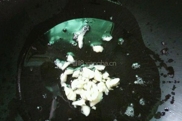 蘑菇炒鸡的做法图解1