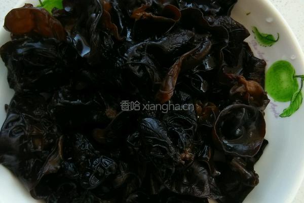鸡胸炒木耳的做法图解2