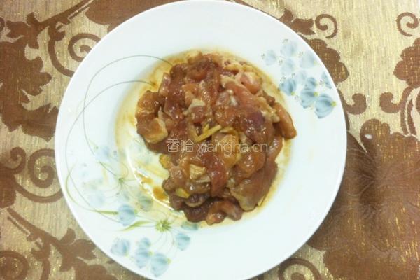 圆白菜炒肉的做法图解2