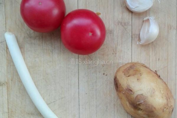 土豆丝炒西红柿～家常菜的做法图解1