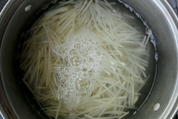土豆丝炒西红柿～家常菜的做法图解3