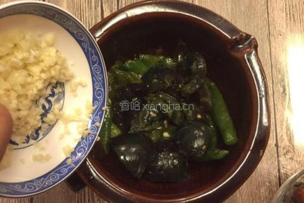 擂辣椒皮蛋的做法图解8