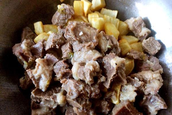 牛肉烧土豆的做法图解12