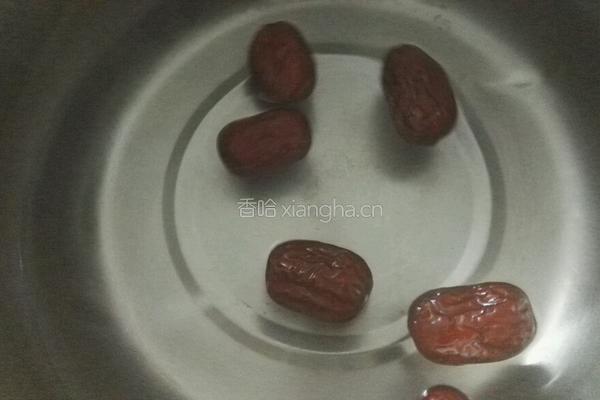 枸杞大枣车前草汤的做法图解3