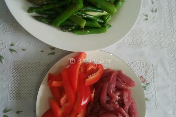 芦笋小炒肉的做法图解2