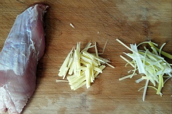 炸里脊肉的做法图解1