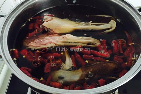 香辣鸭头的做法图解1