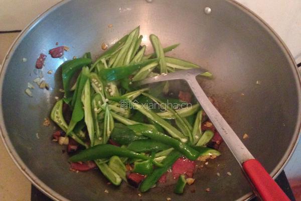 青椒炒腊肉的做法图解5