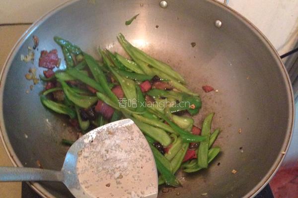 青椒炒腊肉的做法图解6