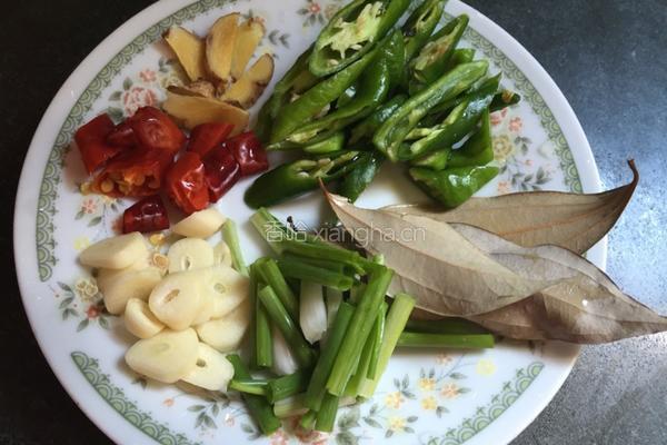 花蛤炒黄瓜的做法图解1
