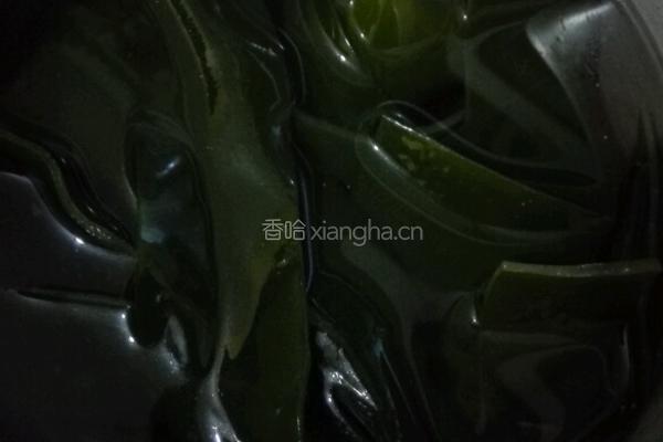 黄豆海带排骨汤的做法图解1