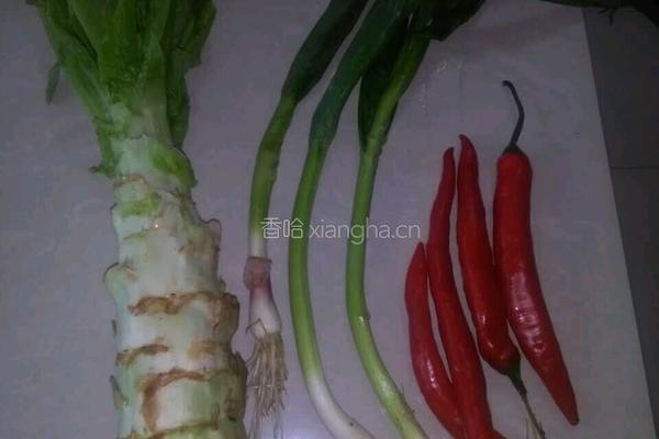 莴苣炒老腊肉的做法图解1