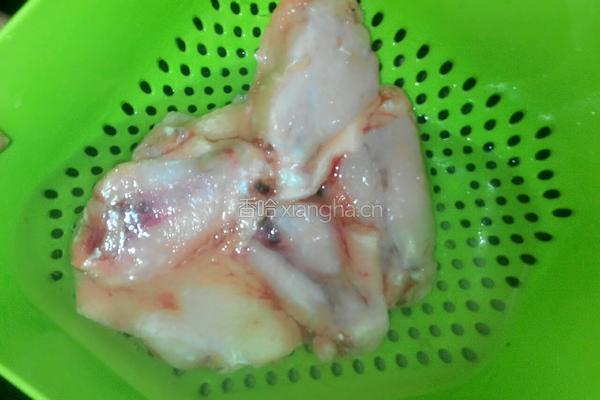 豉油鸡翅的做法图解1