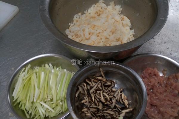 三丝烩鱼肚的做法图解1