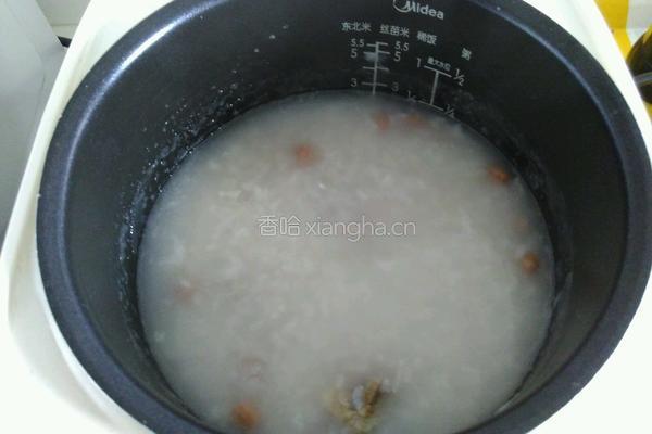 花生咸排骨粥的做法图解8